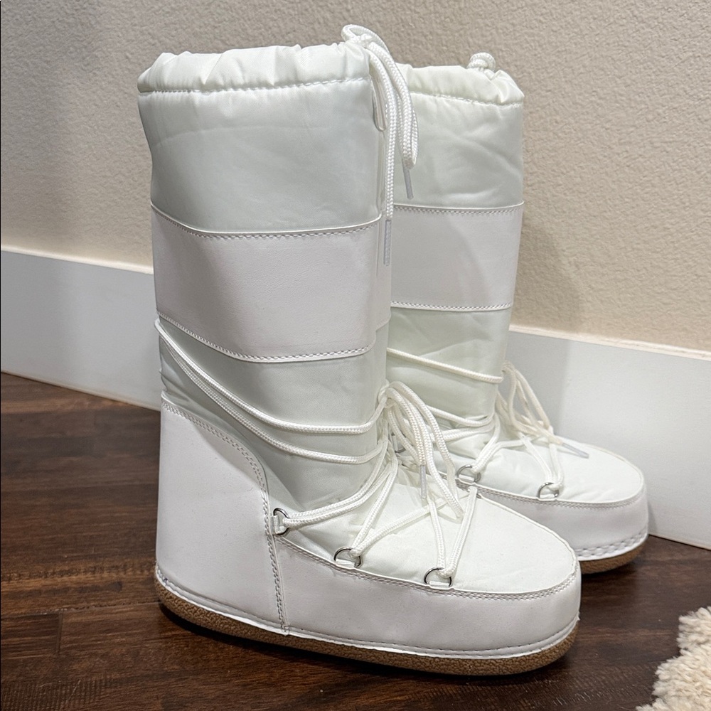 Snow Boots - Picture 2 of 3